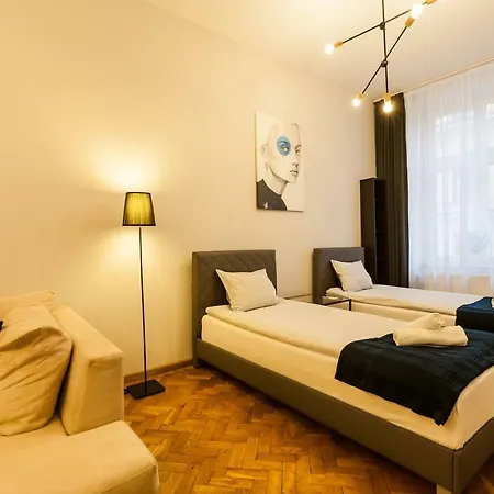 Mikołajska 3 *